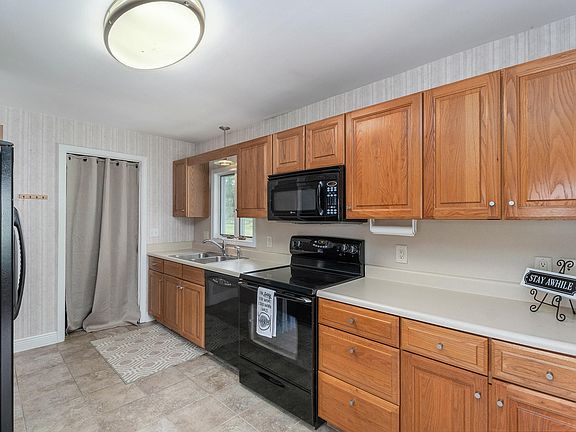 4th image of 219 Katherine St