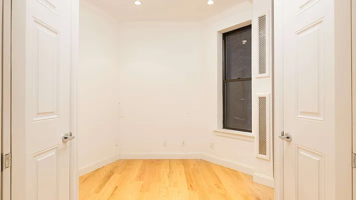 Rented by Nooklyn NYC LLC | media 36