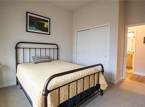 5th image of 6870 Tulip Ln E