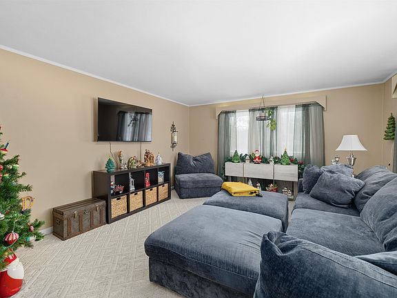 3rd image of 214 Betz Rd