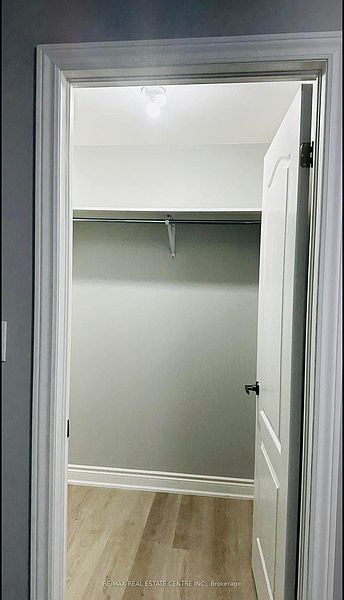 Kitchener House for rent - 2 Bedrooms — photo 8
