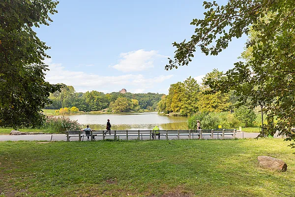 Rented by Compass | media 21