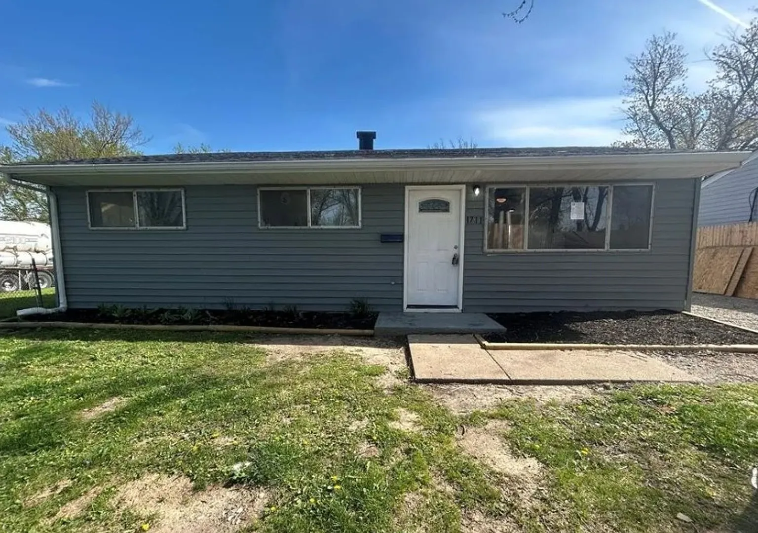 For Lease — Photo 1