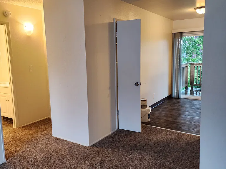 Kristin Apartments — Photo 22