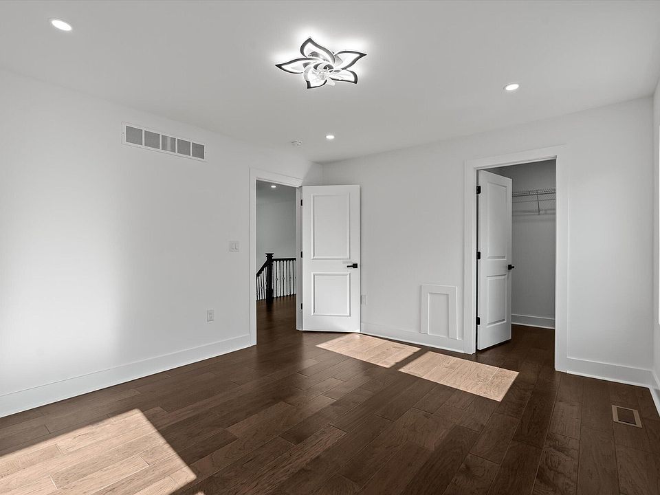 35635 Joy Rd, photo 19
