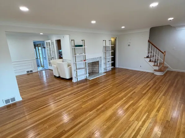 2019 Campus Rd, South Euclid, OH 44121