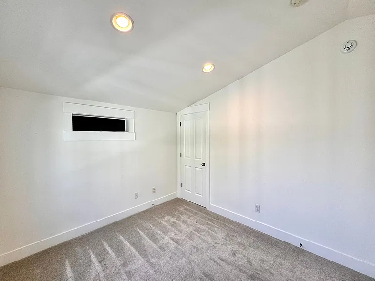 750 N 92nd St — Photo 18