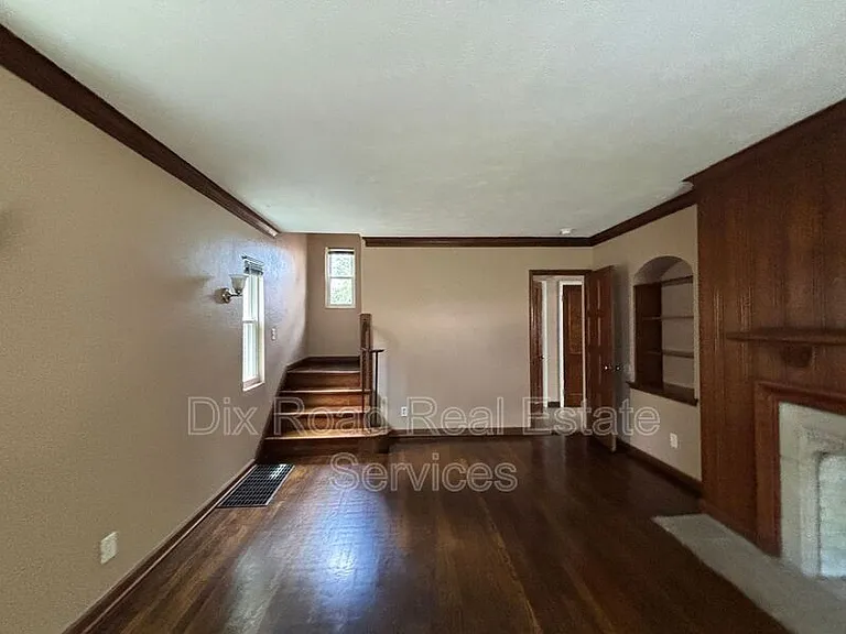1927 Burroughs Dr — Photo 9