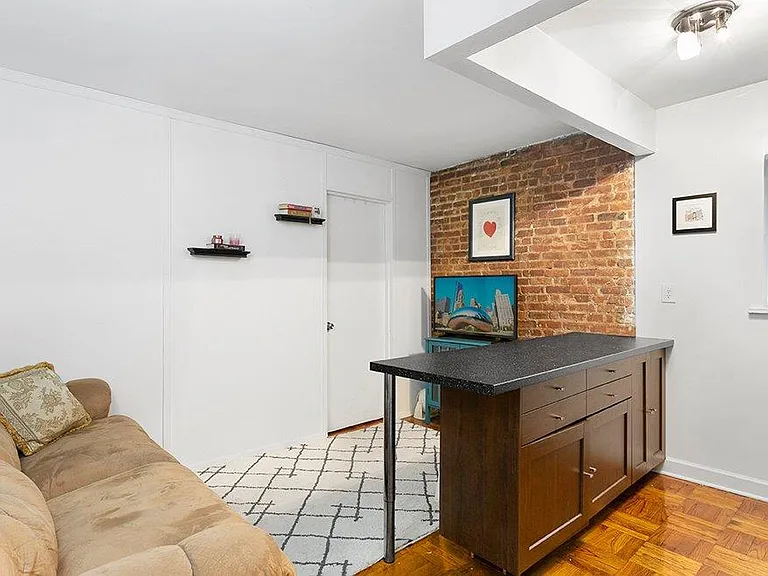 235 E 51st St #2D — Photo 1