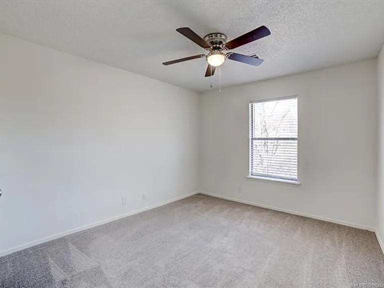 11115 S Date St — Photo 15