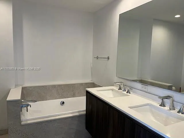 488 NE 18th St #517 — Photo 19