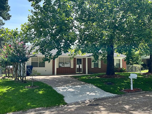 2nd image of 404 Ivy St