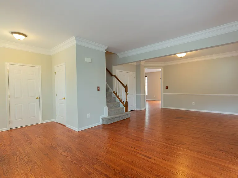 305 Lewisburg Ln — Photo 3