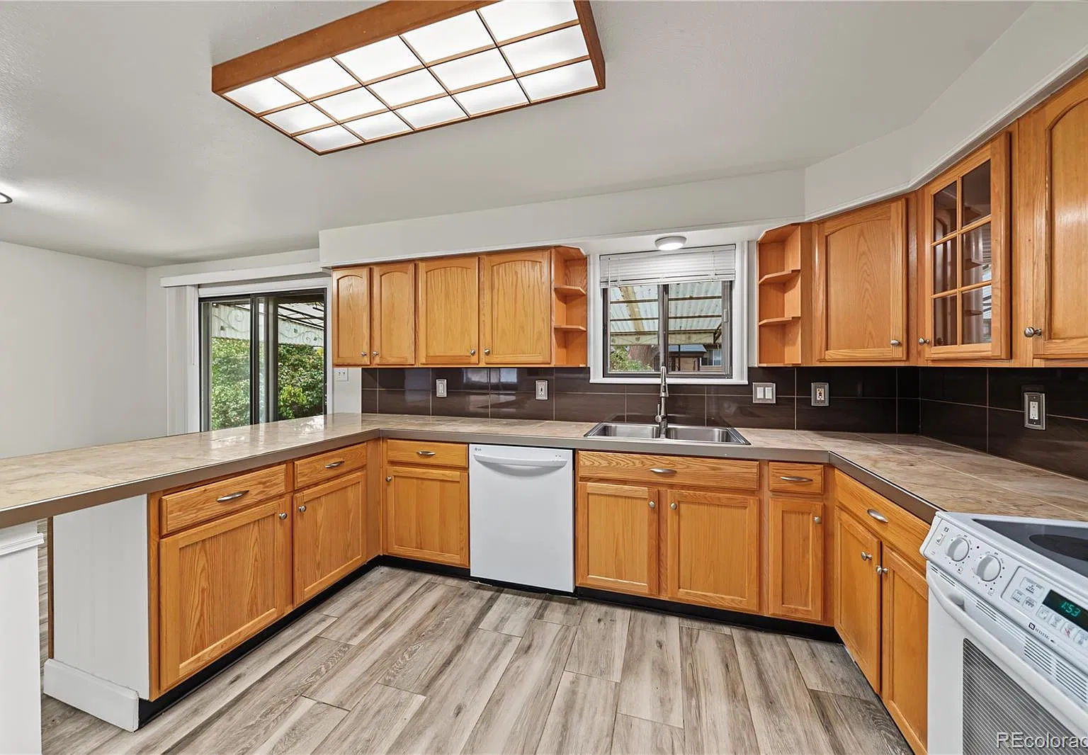 4 bed, 2.0 bath, 1591 sqft, $2,695 — Photo 2