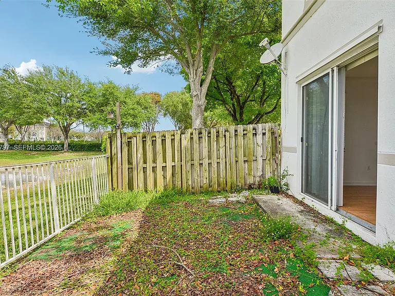 8188 NW 108th Pl #- — Photo 31