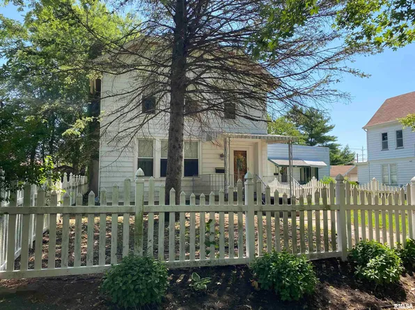 221 S 1st Ave, Canton, IL 61520