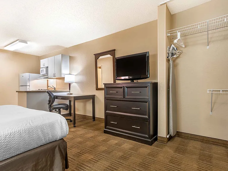 Studio Suite - 1 Queen Bed