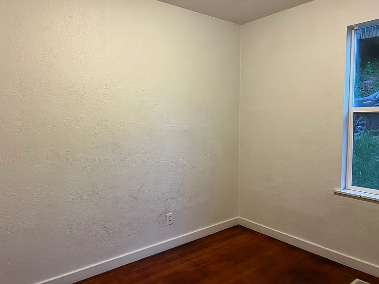 1329 Sherman Ave — Photo 10