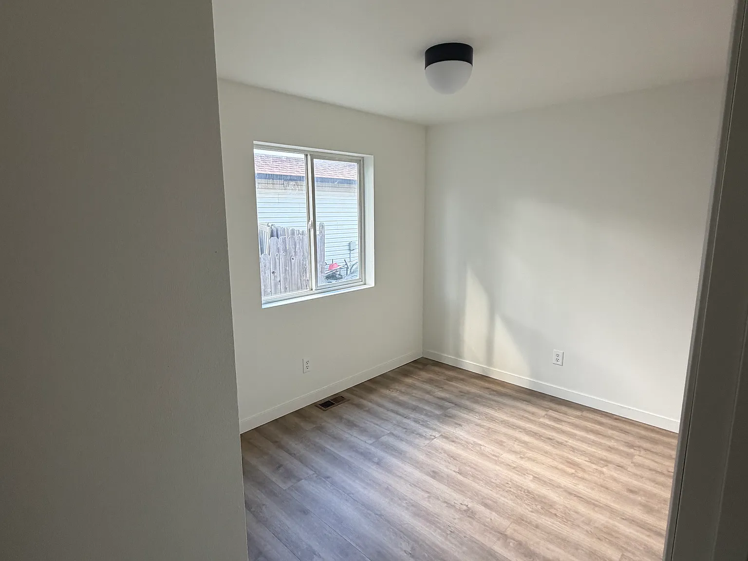 3 bed, 1148 sqft, $2,400 — Photo 4