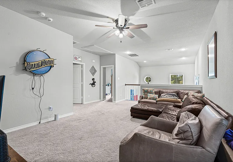 2409 W Robert St — Photo 14