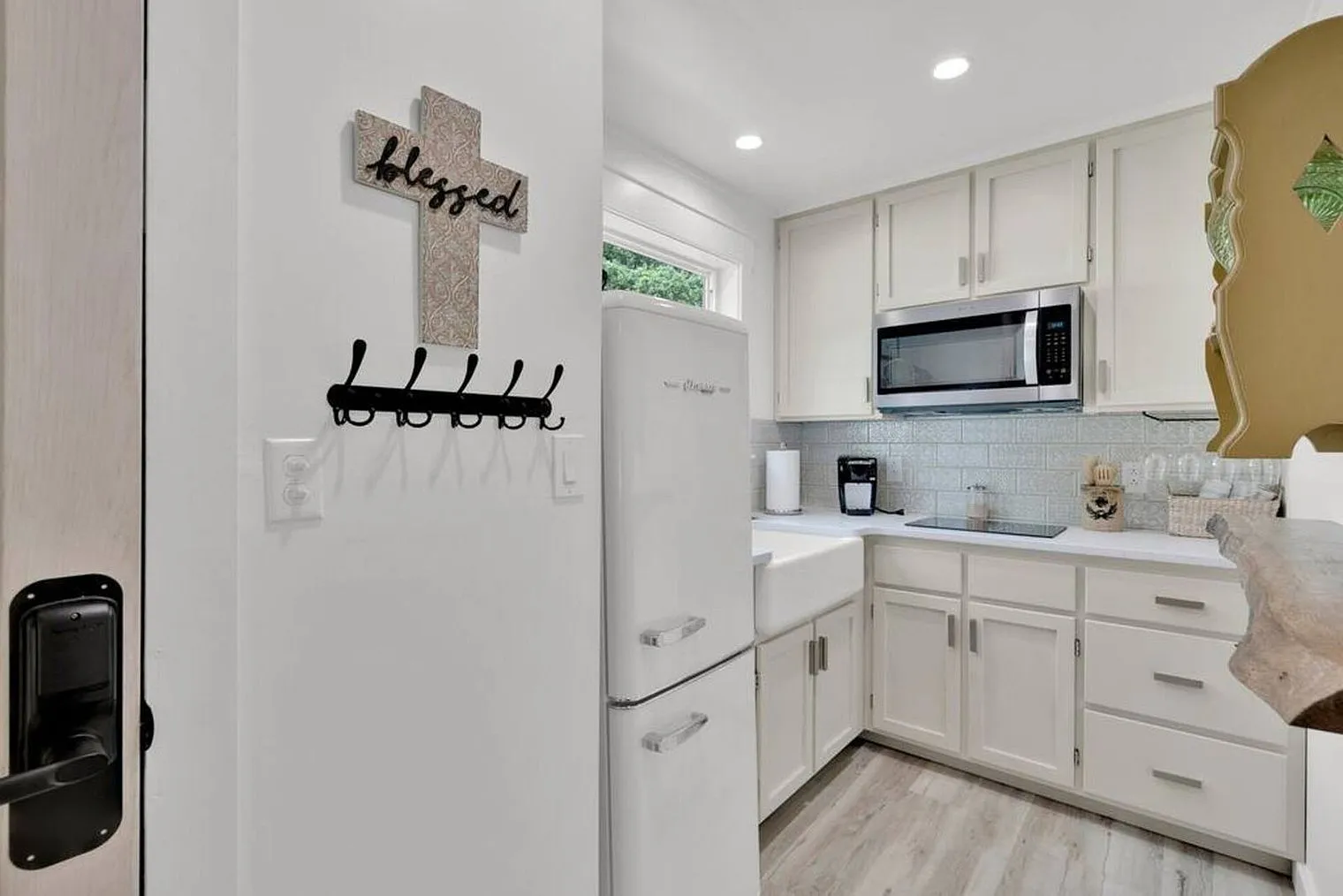 1 bed, 1.0 bath, 3229 sqft, $1,955 — Photo 4