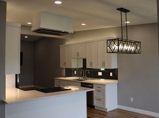 1925 Meadows Dr N, Richland, WA 99352