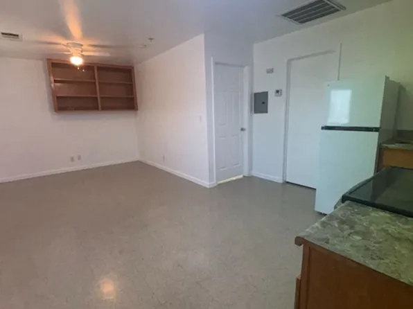 881 W El Monte Way, Dinuba, CA 93618