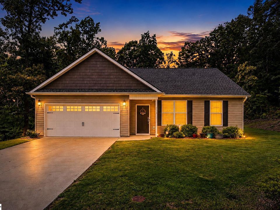 1st image of 136 N Forest Cir