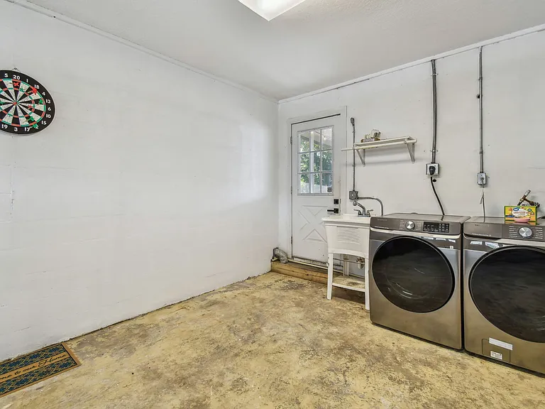 8611 Driftwood Dr — Photo 34