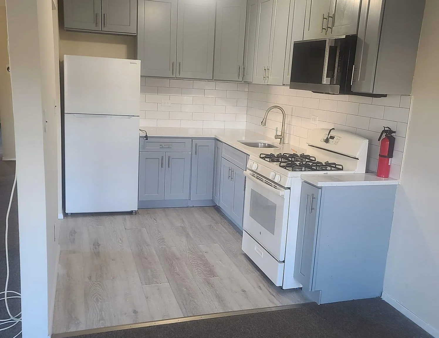 3 bed, 1.5 bath, 2042 sqft, $3,000 — Photo 3