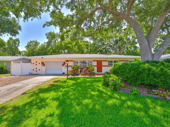 1500 Robinson Dr N, Saint Petersburg, FL 33710