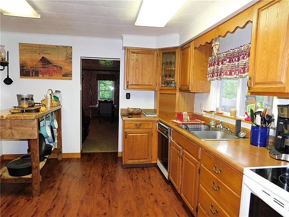 With this built in dishwasher, it's goodbye dishpan hands!