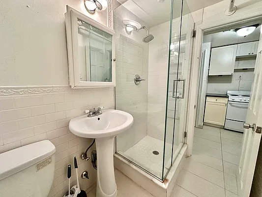 Rented by Astoria Realty | media 7