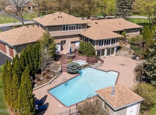 7357 W Greenwich Dr, Bloomfield Hills, MI 48301