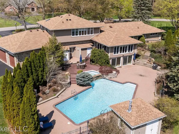7357 W Greenwich Dr, Bloomfield Hills, MI 48301