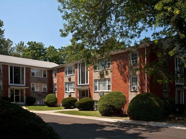 Evergreen Apartments, 2015-2045 Broad St #205, Providence, RI 02905