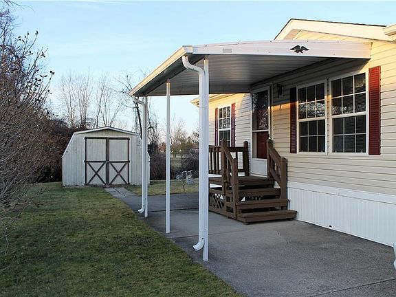 3rd image of 400 Mountain Ash Dr