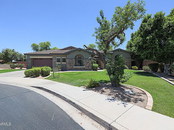 3rd image of 743 W Bluebird Dr