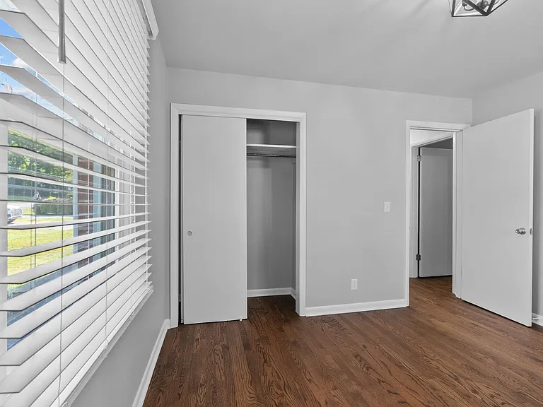 209 Oak Dr — Photo 15