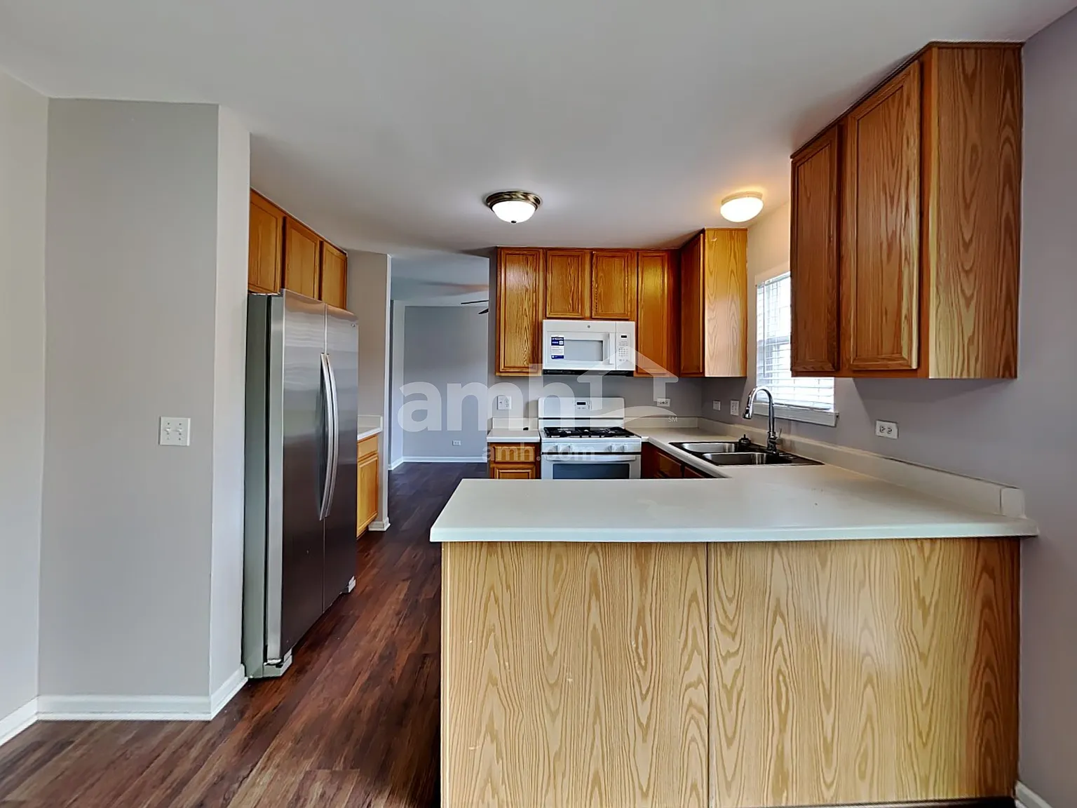 4 bed, 2.5 bath, 2122 sqft, $3,205 — Photo 3