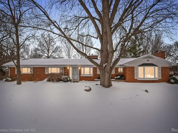 952 N Reading Rd, Bloomfield Hills, MI 48304