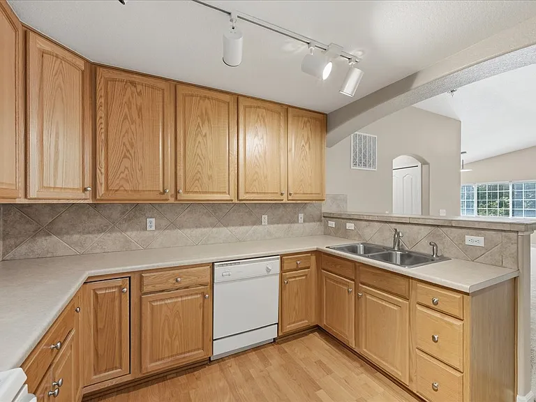 1420 Whitehall Dr #A — Photo 19