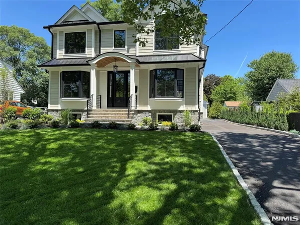671 Delaware Ave, Ridgewood, NJ 07450