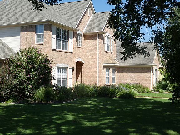 3rd image of 402 Indian Paintbrush Way