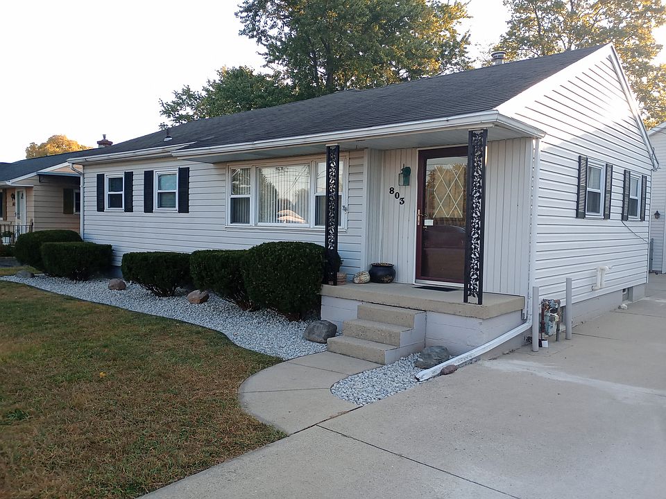 1st image of 803 N Sunset Dr