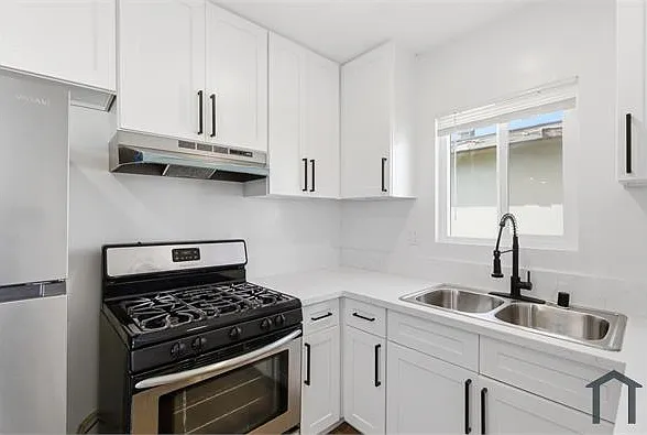 7305 Variel Ave #F — Photo 4