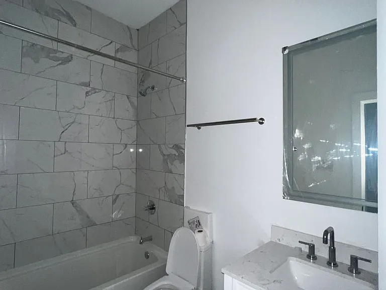817-19 Adams St #817 — Photo 5