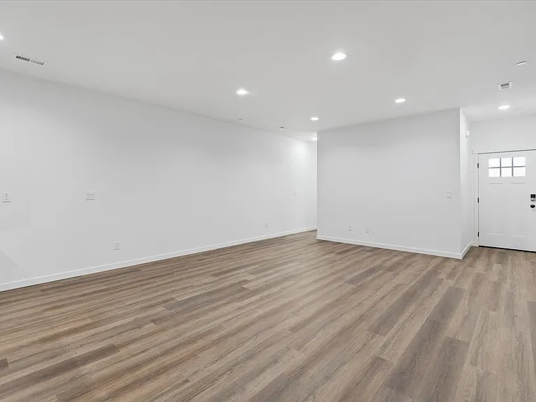 2228 E 4th Ave #1 — Photo 5