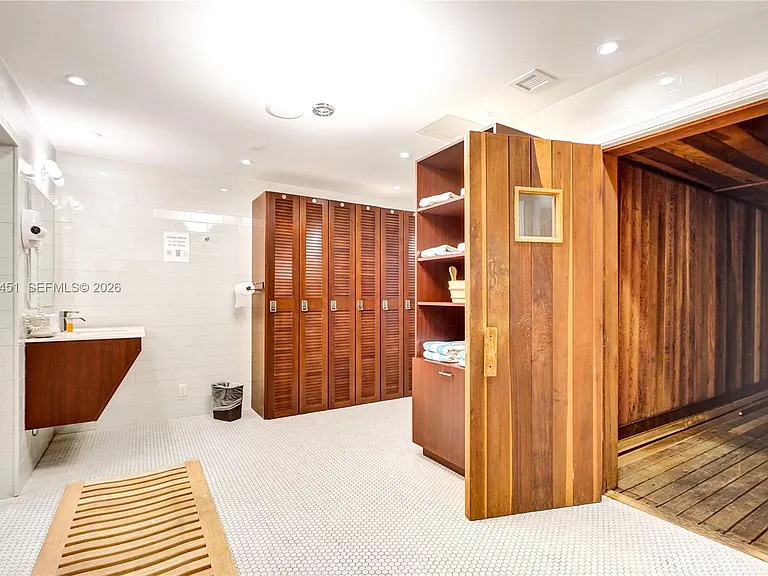 19667 Turnberry Way #9B — Photo 73
