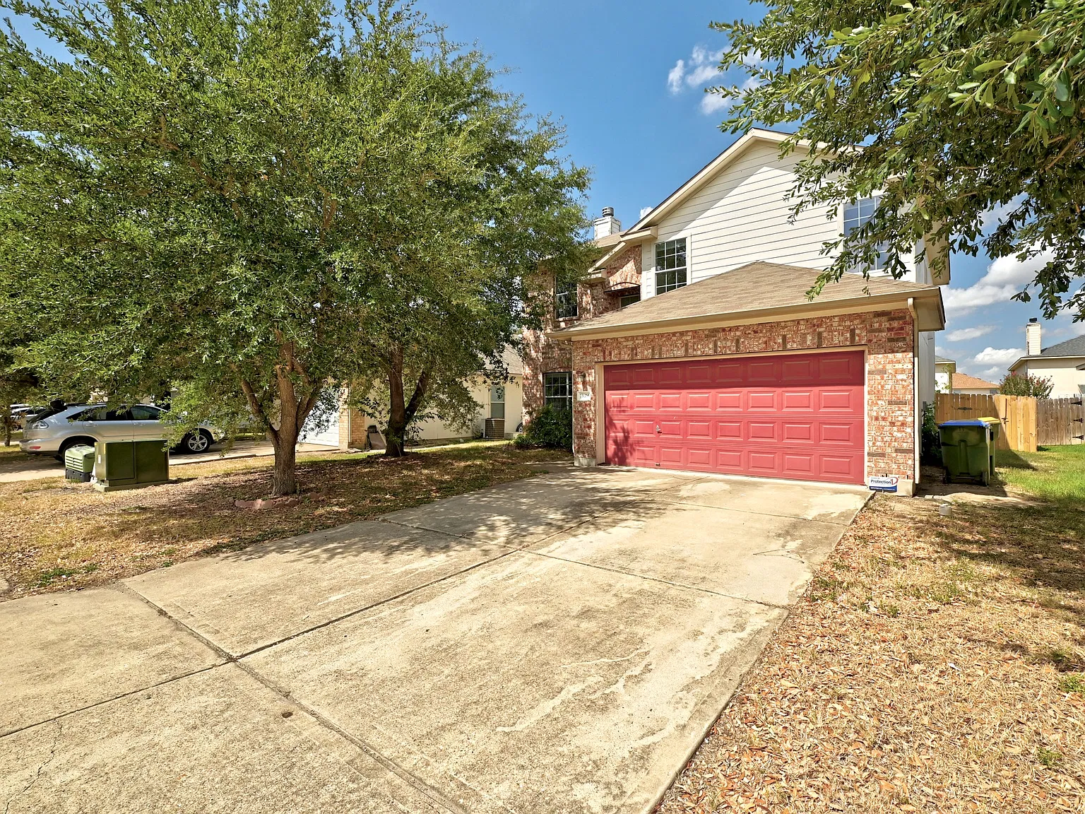 4 bed, 2.5 bath, 2051 sqft, $1,895 — Photo 2